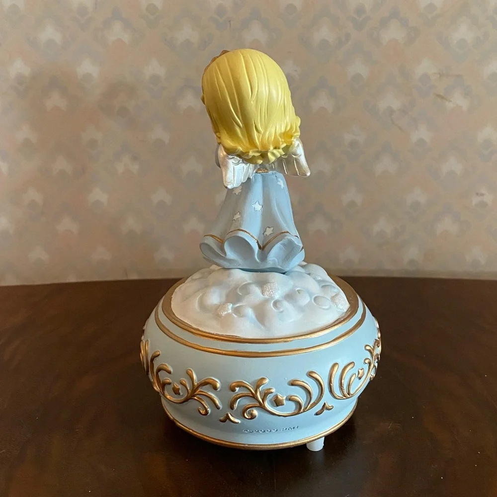 Precious Moments Trumpeting Angel Musical - Picture 4 of 8